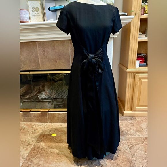 Vintage 1940s/50s Custom Matte Satin Hourglass Dress | Hollywood Event Piece. - Picture 9 of 10